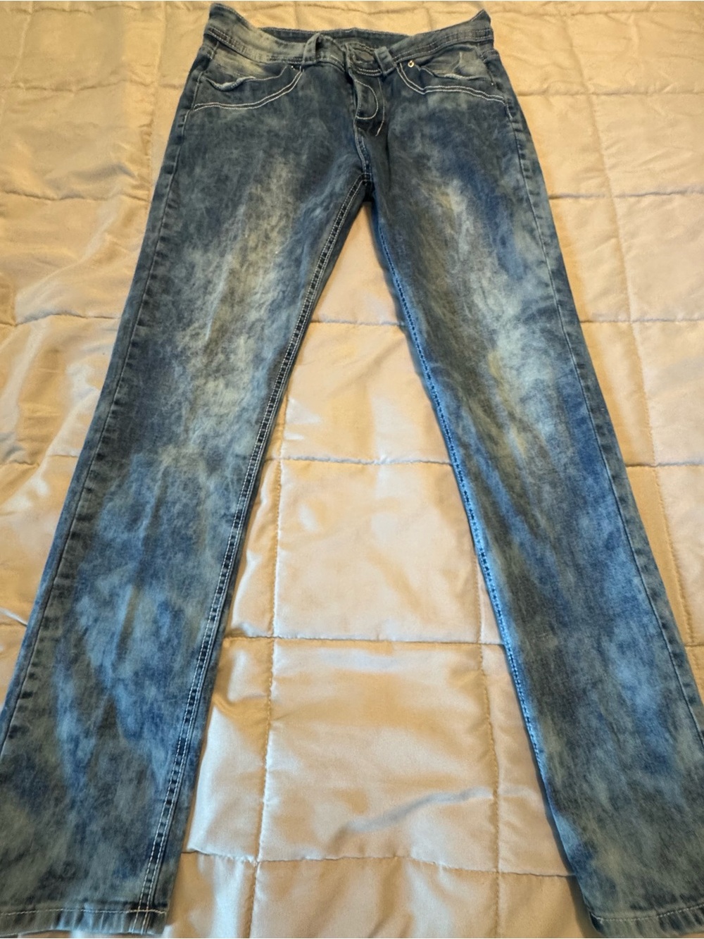 Women’s Straight Leg Jeans in Washed Blue